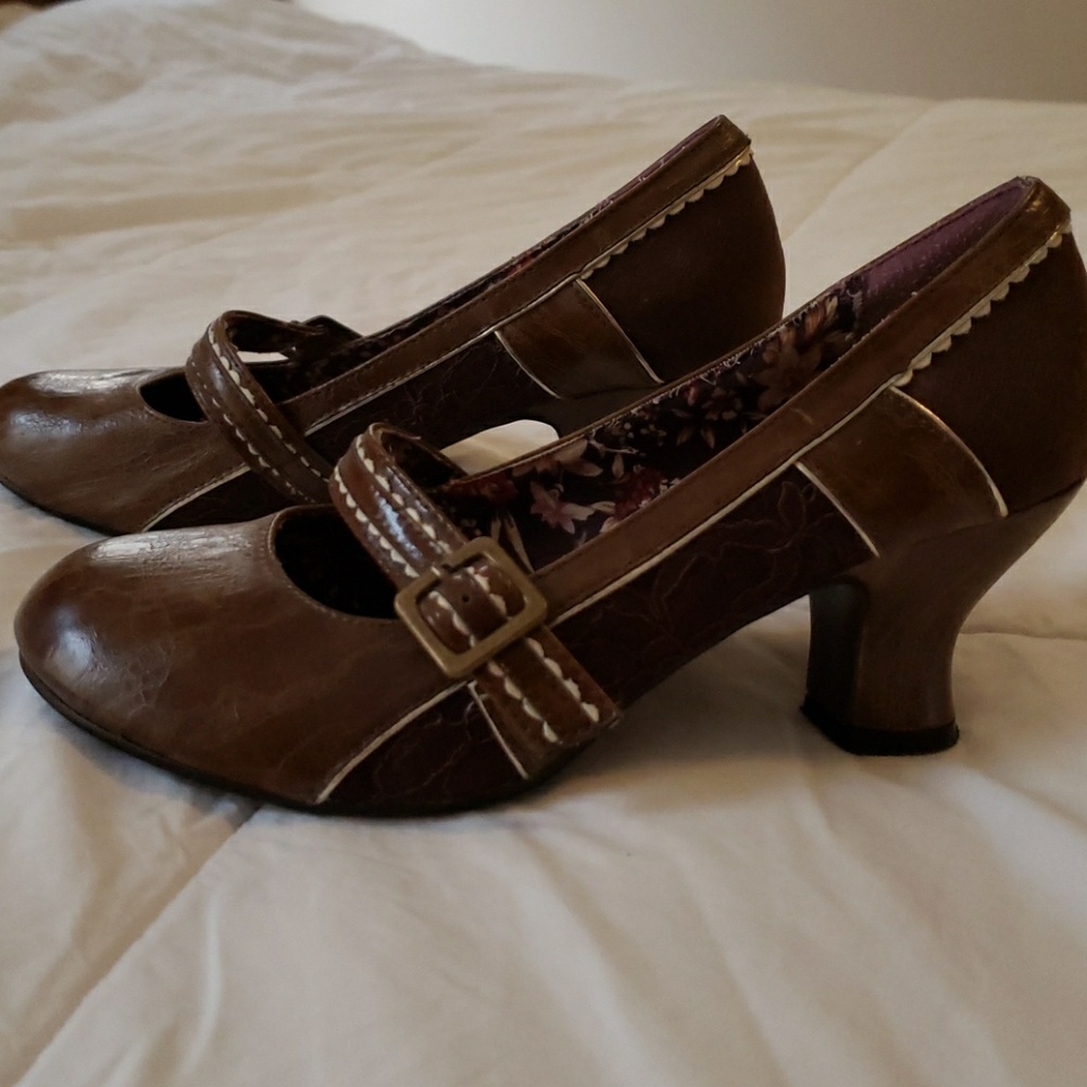 Santa rosa Italian Mary Jane  heels